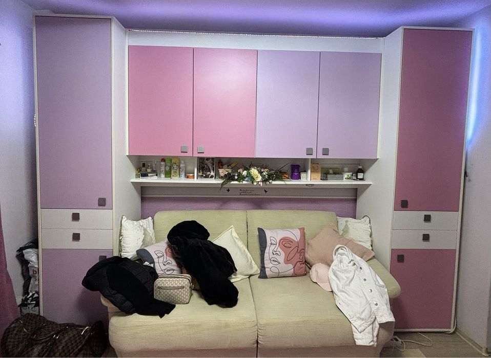 Mobila dormitor-calitate foarte buna , stare excelenta