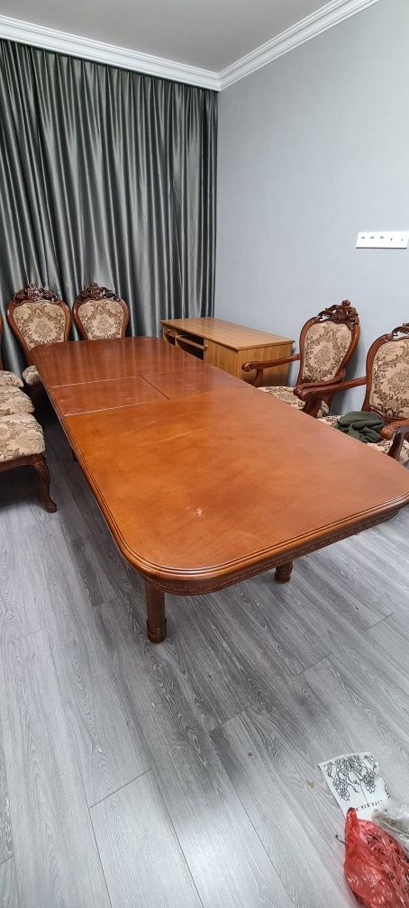 Продам деревянный стол