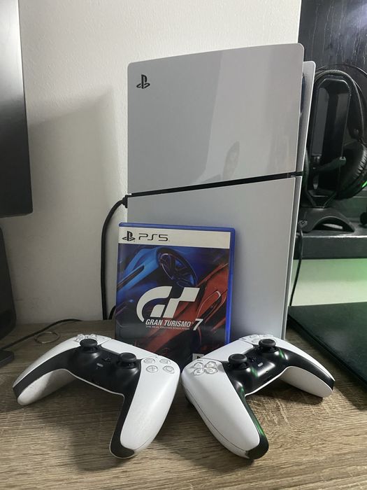 PS5 Slim cu 2 manete si joc Gran Turismo 7