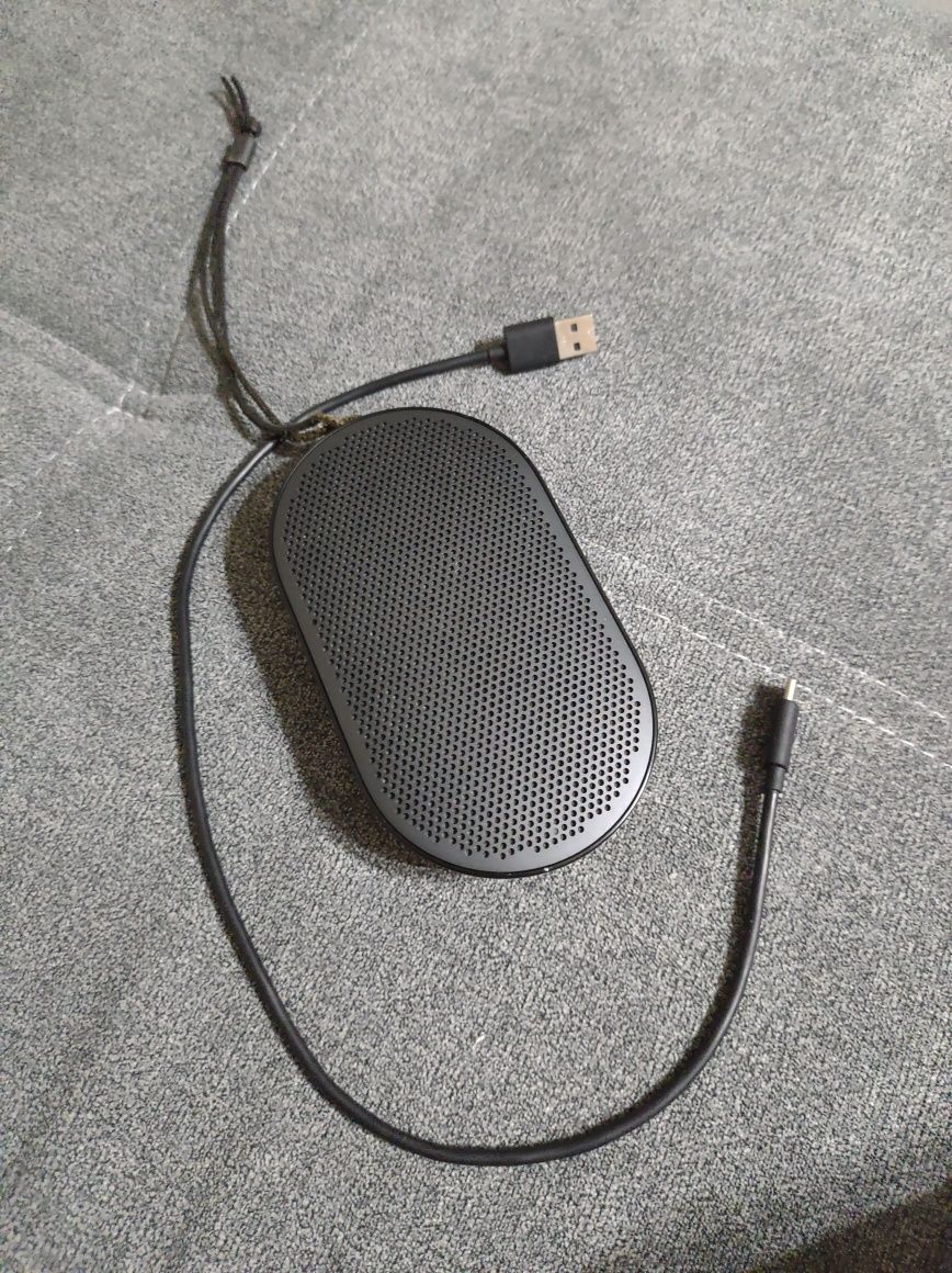 Vând boxa portabila BANG & OLUFSEN P2