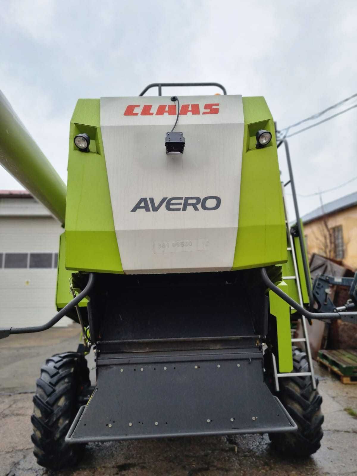 Combina CLAAS Avero 240