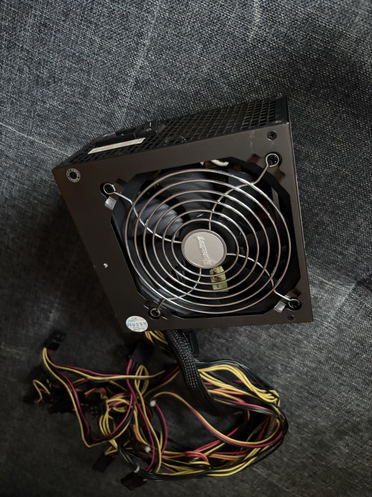 Продам бп HuntKey 600 w