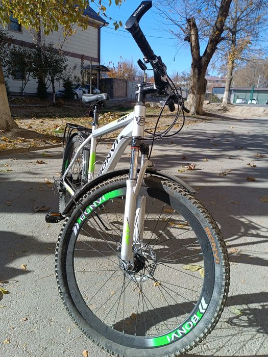 Velik yaxshi bir marta yurilgan qilifi va suv idishlari bn beriladi.