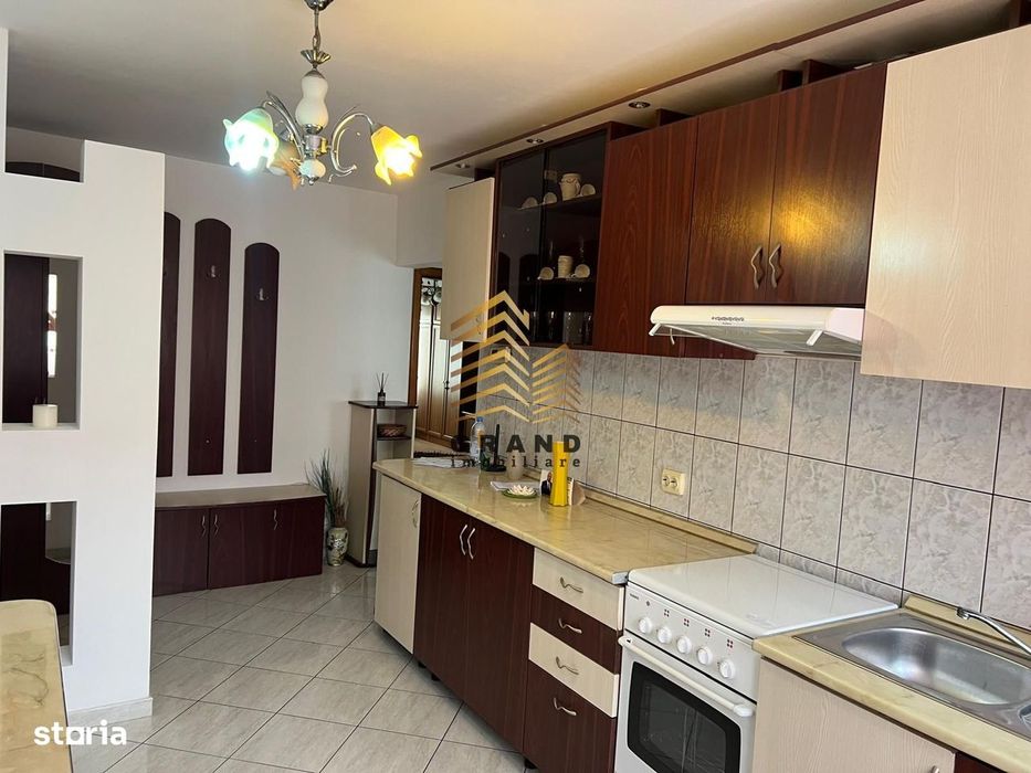 Apartament De Inchiriat | Zona Stefan Cel Mare |  Decomandat | 250 Eur