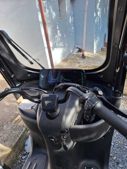 Електрическа триколка с покрив