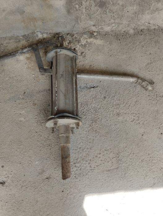 Кран для подкачки воды глубинного насоса