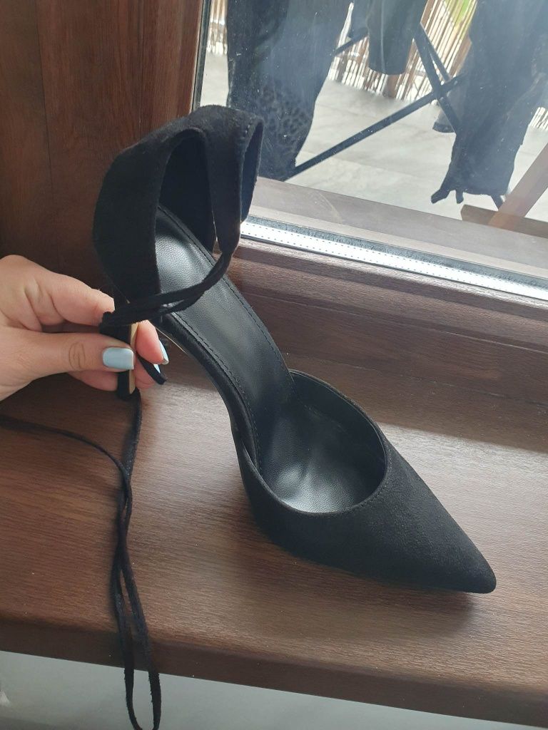 Pantofi stiletto