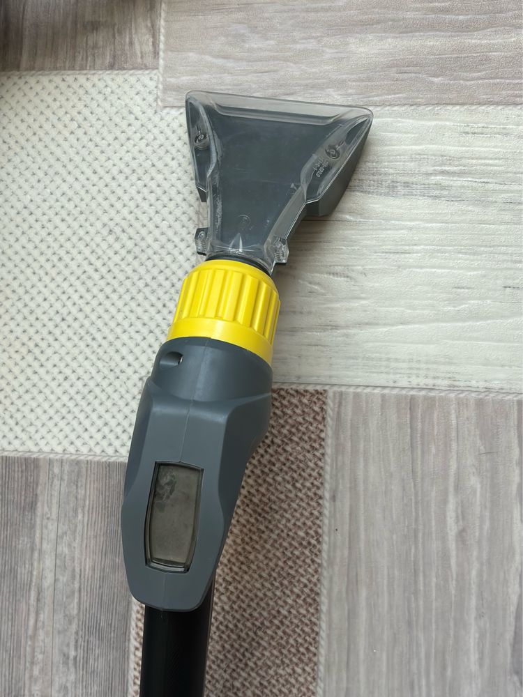 Моющий пылесос Karcher Puzzi 10/1 для химчистки мебели