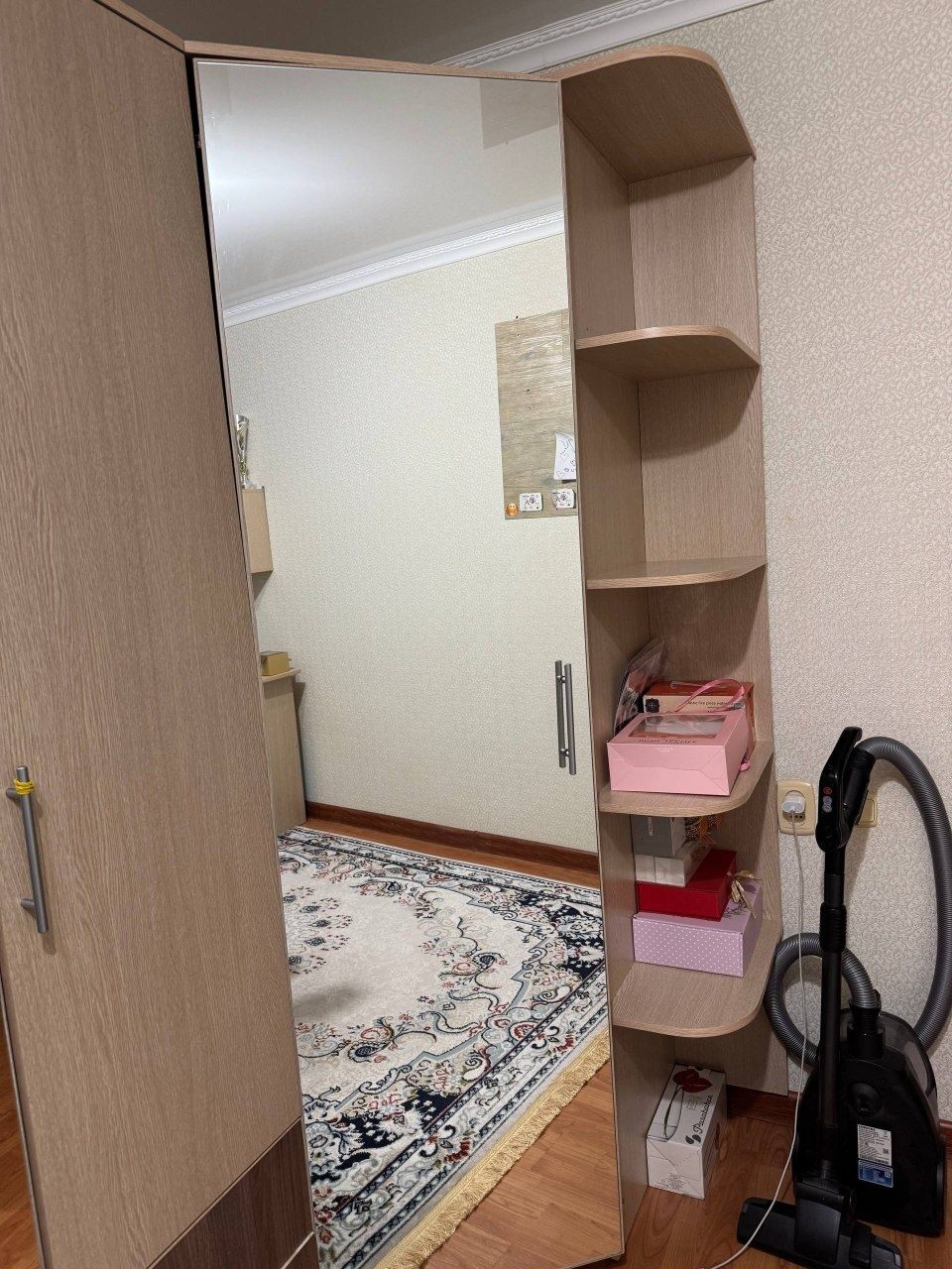 Шкаф угловой большой