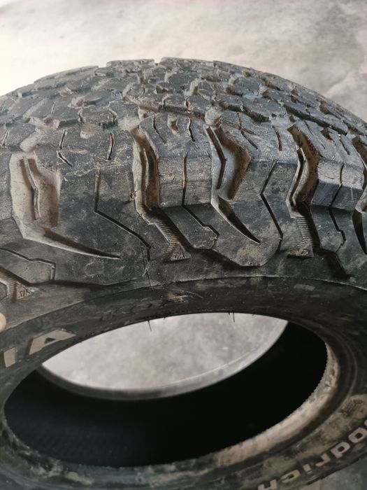 Vând cauciucuri de teren