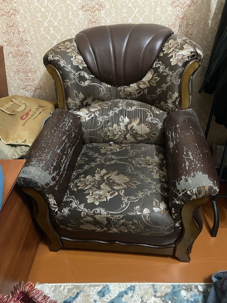 Диван и кресло цена договарная