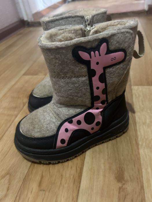 Продам детские зимние сапоги