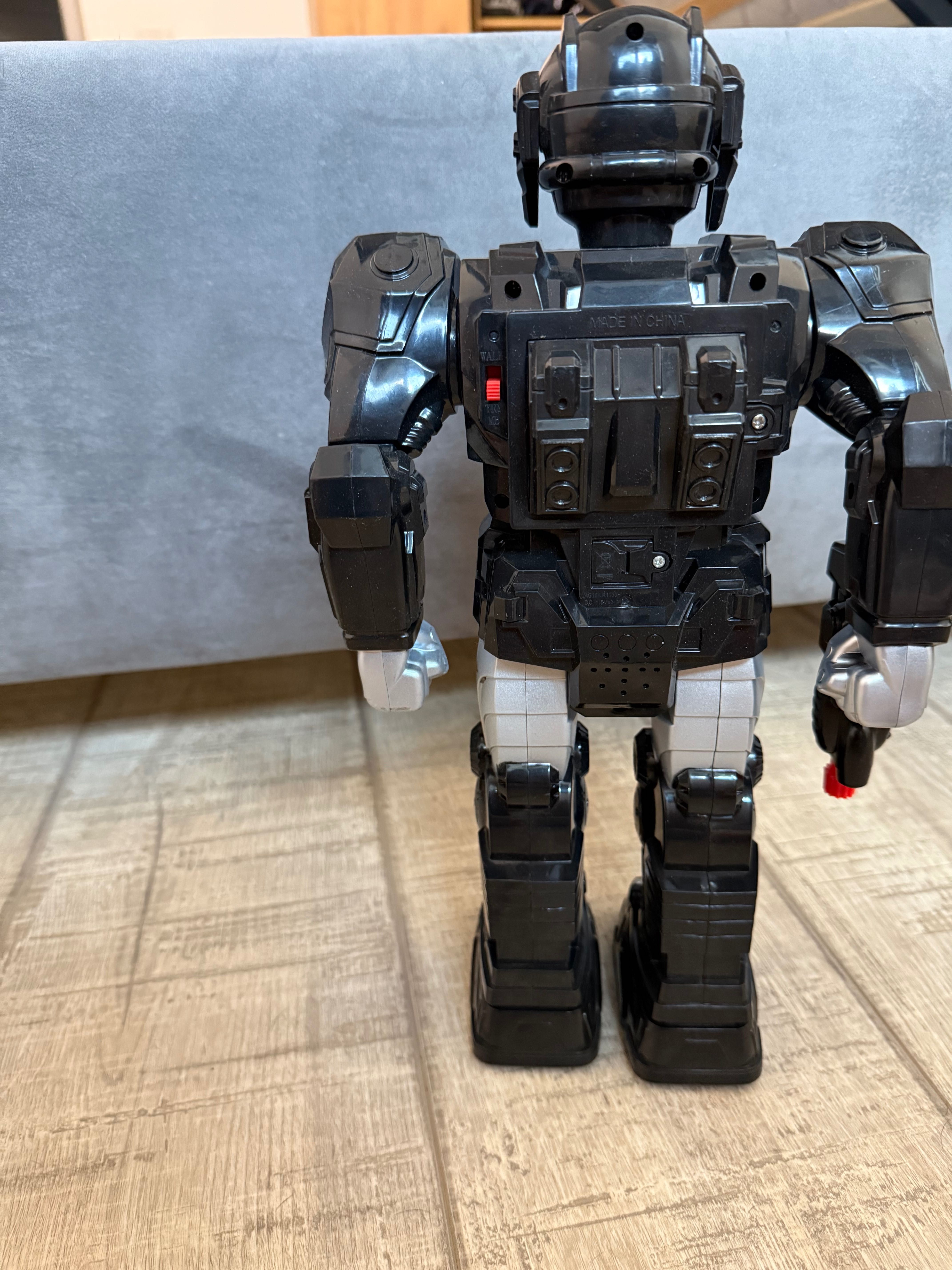 robot cu baterii