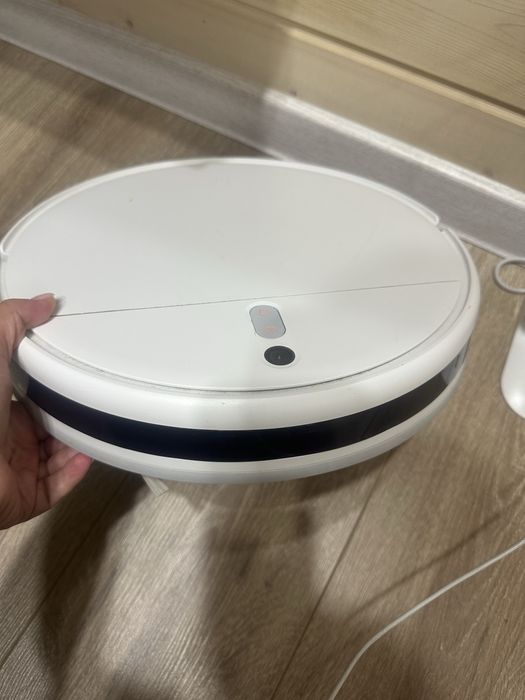 Продам робот пылесос MI