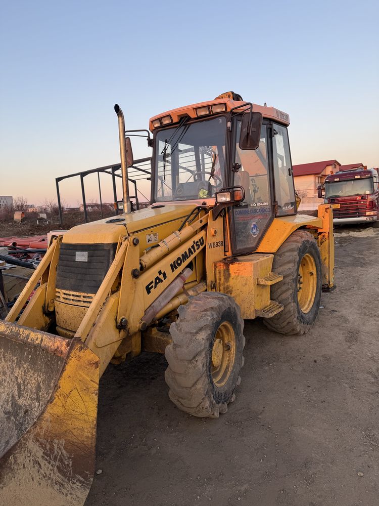 Buldoexcavator Komatsu