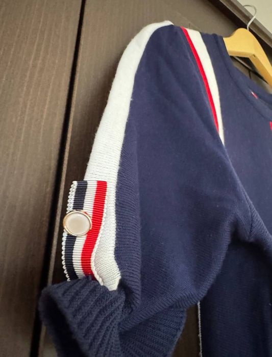 Тениски на райе: синя и less drama, more techno