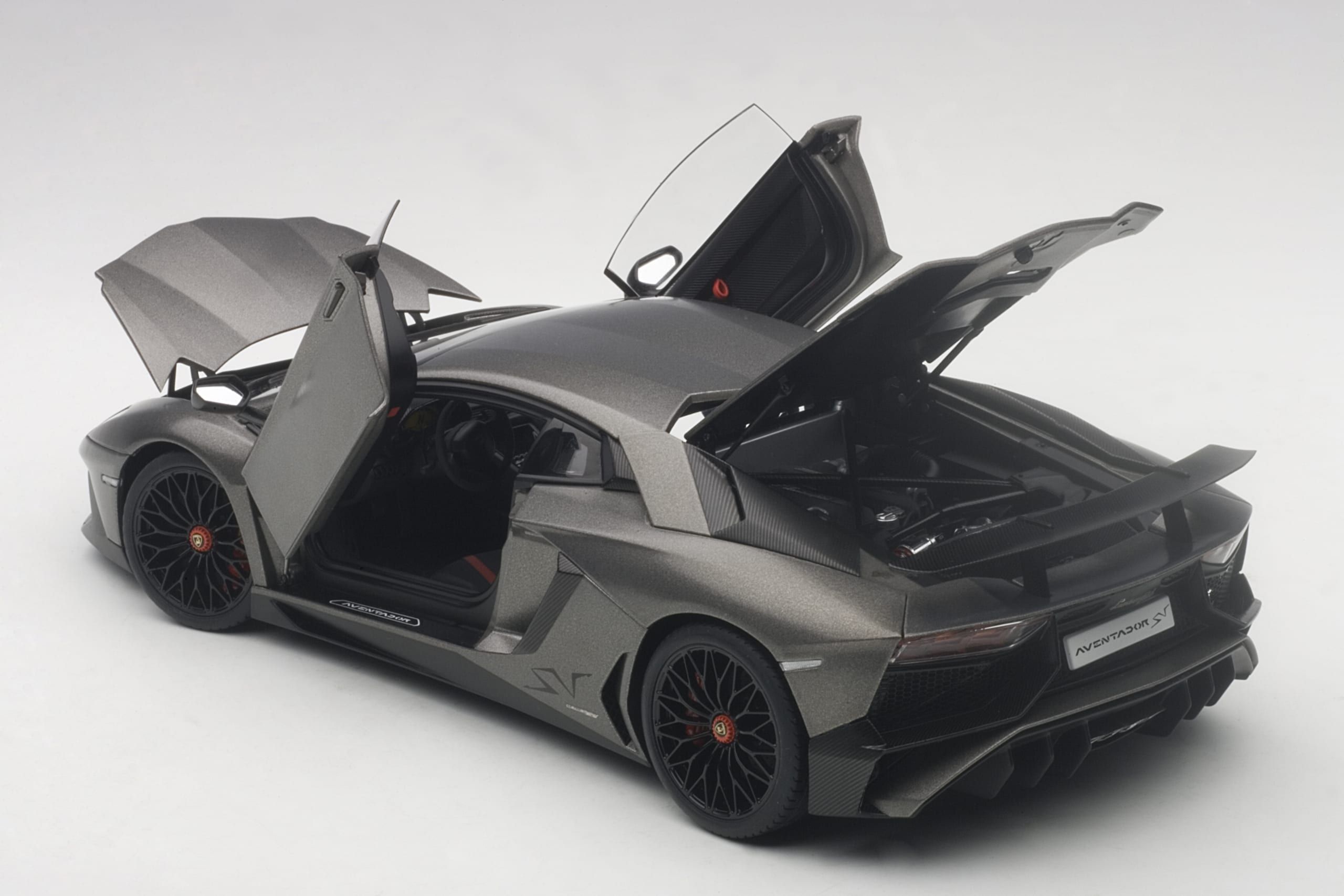 Macheta auto Lamborghini Aventador LP750-4 SV (2015) 1:18 AutoArt