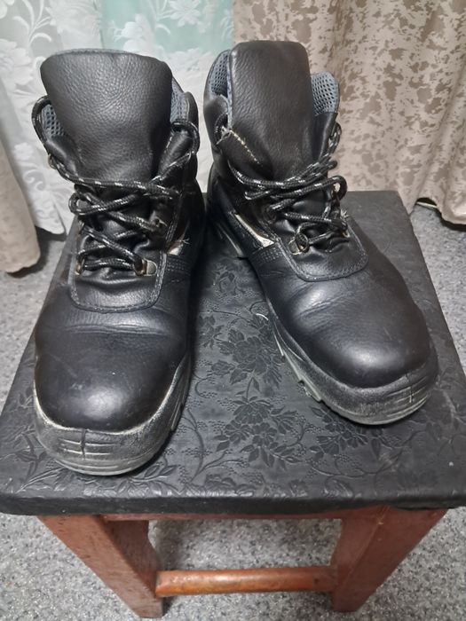 Продам ботинки41р