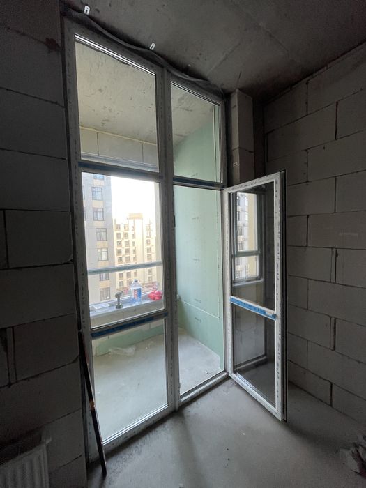 Продам пластиковую дверь новую