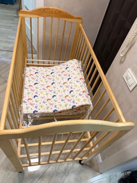 Patut bebelusi din lemn masiv de brad