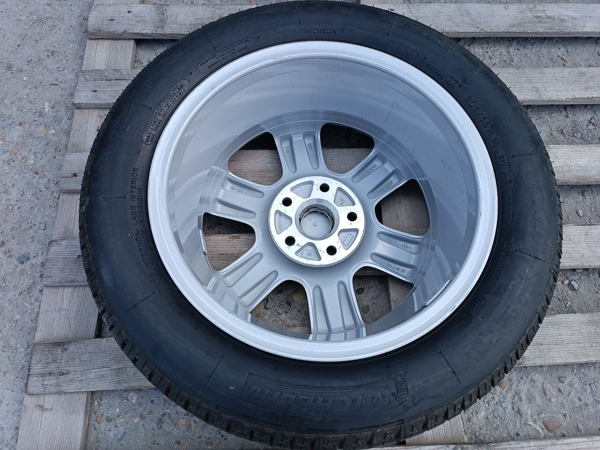 1бр лята джанта 16ка 5х112 VW + гума 205/55/16 Michelin