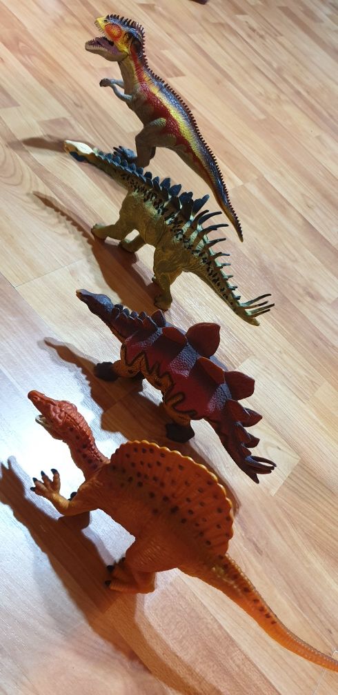 Set patru dinozauri