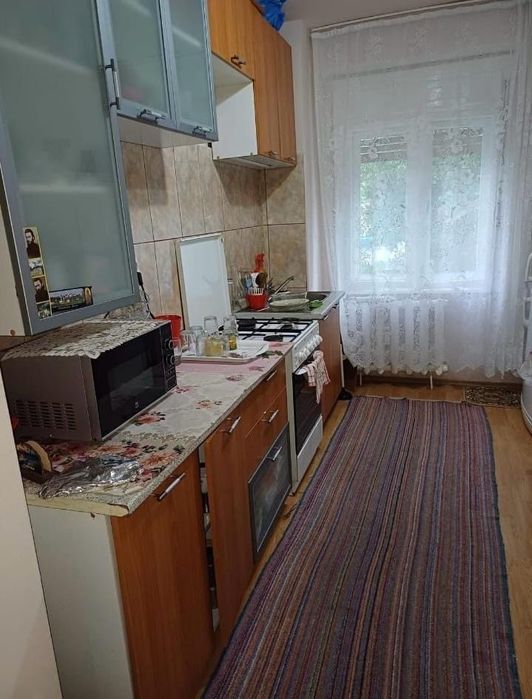 Inchiriez  o camera intru-un apartament Nufaru