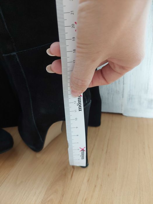 Високи ботуши от велур