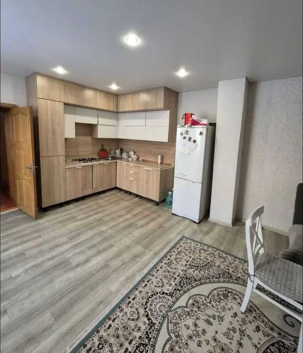 Продам 2-х этажный коттедж в центре города с центр отоплением