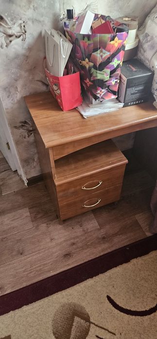 Продам трюмо без зеркала