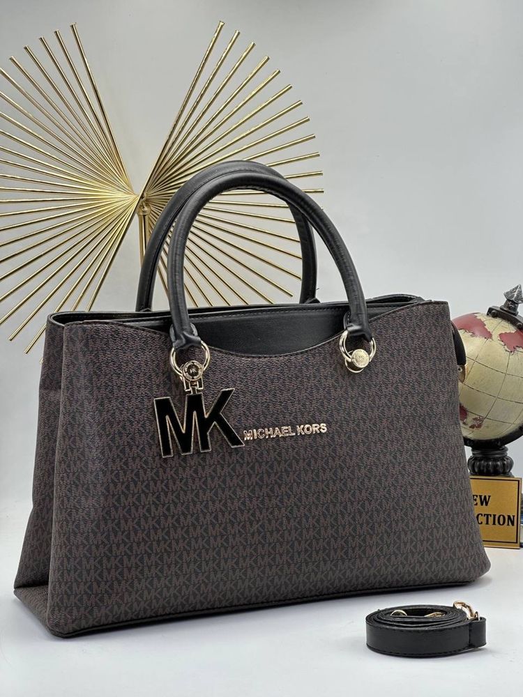 Geanta Michael Kors Noua !!! Dimesniuni 32/22 !!!