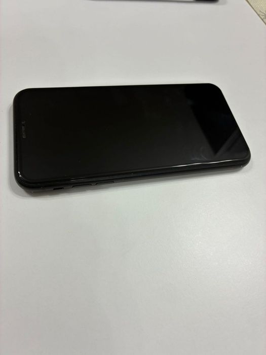 Телефон iPhone XR