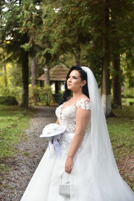 Vând rochie de mireasă