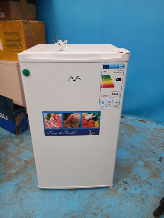 Холодильник AVA ARF-101LN белый