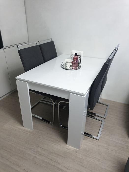 Комплект маса със 4 стола