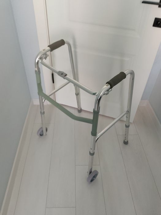 Ходунок для инвалидов как новая