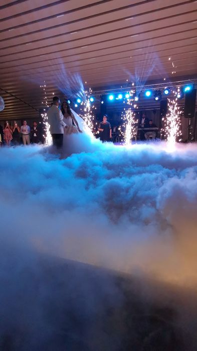 Fum greu de poveste pentru dansul mirilor/schela de lumini/ videobooth