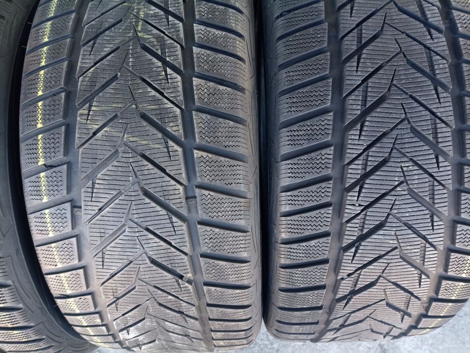 4 anvelope de iarna Vredestein ca si noi 295/35 R21 dot 3719