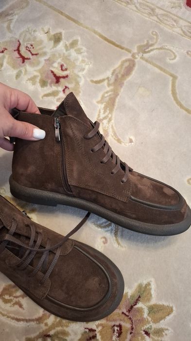 Ghete din piele naturala, întoarsă