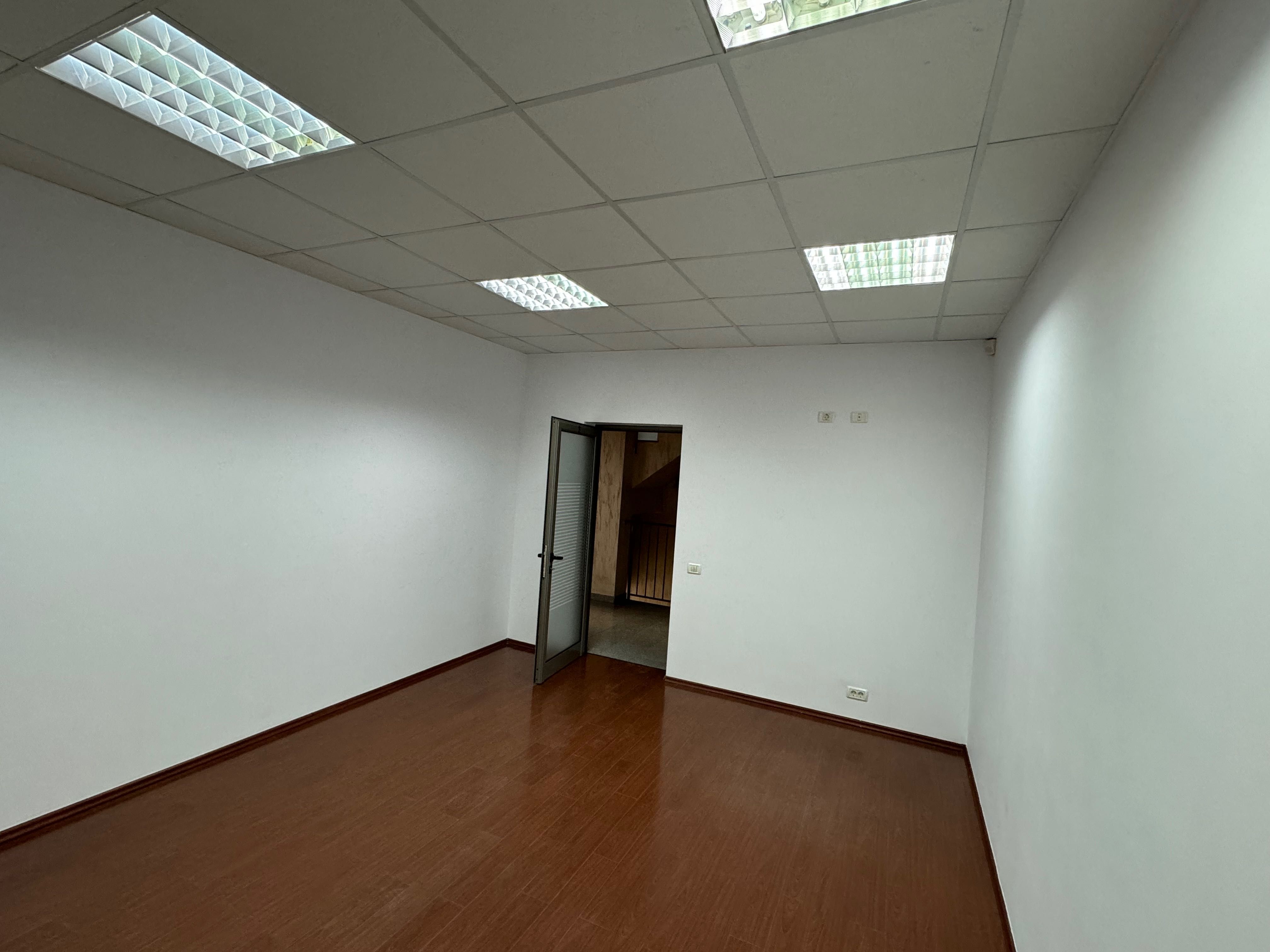Spatiu pretabil birouri,cabinet medical,5 min metrou,soseaua Berceni