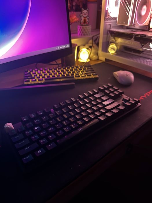 СРОЧНО продаю клавиатуру hyperx ПОЧТИ ДАРОМ