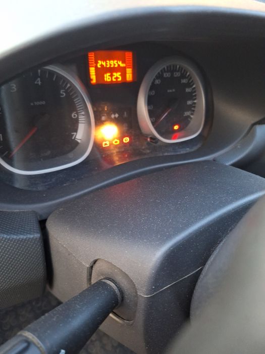 Vând Dacia Duster 2011