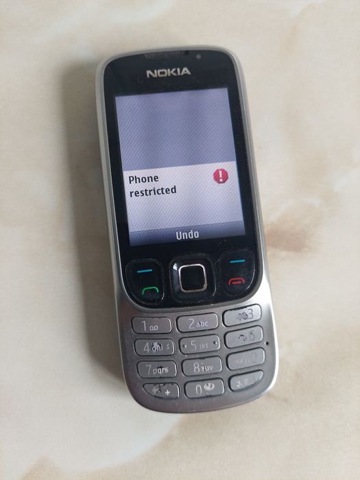 Vând trei Nokia 6303 classic (două codate) și (unul nu se mai aprinde)
