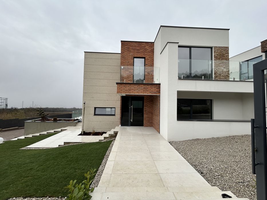 Vand casa in zona Wonderland