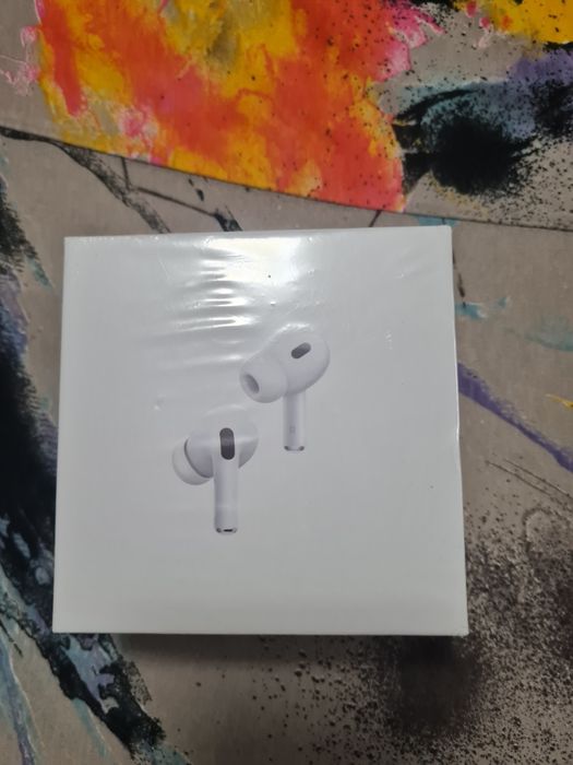 AirPods Pro (a 2-a generatie) cu carcasa de incarcare MagSafe (USB-C)