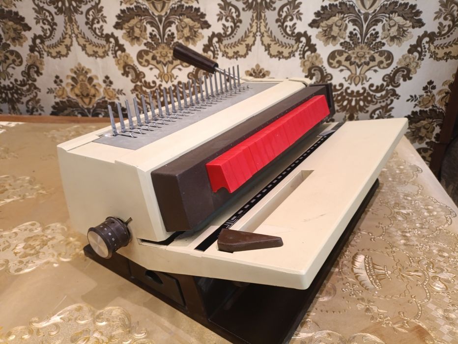 Продается брошуровшик.