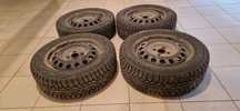 Продам зимние шипованные шины с дисками 185/65R15