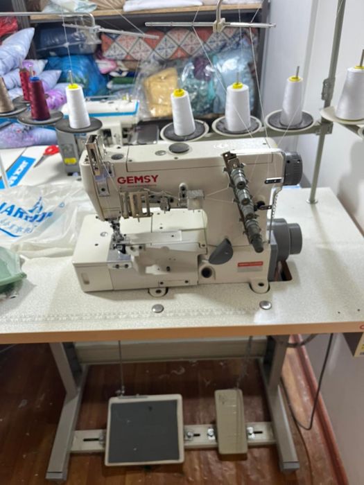 Продам швейную машину