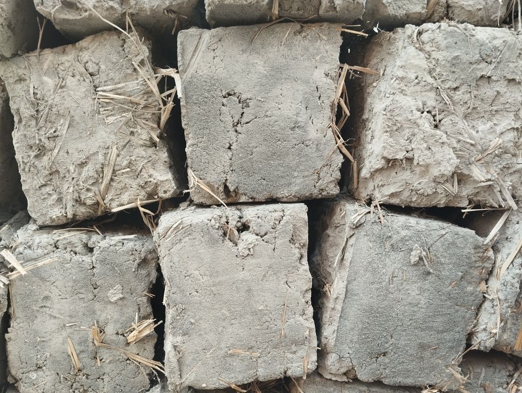 Лой блок сотилади
