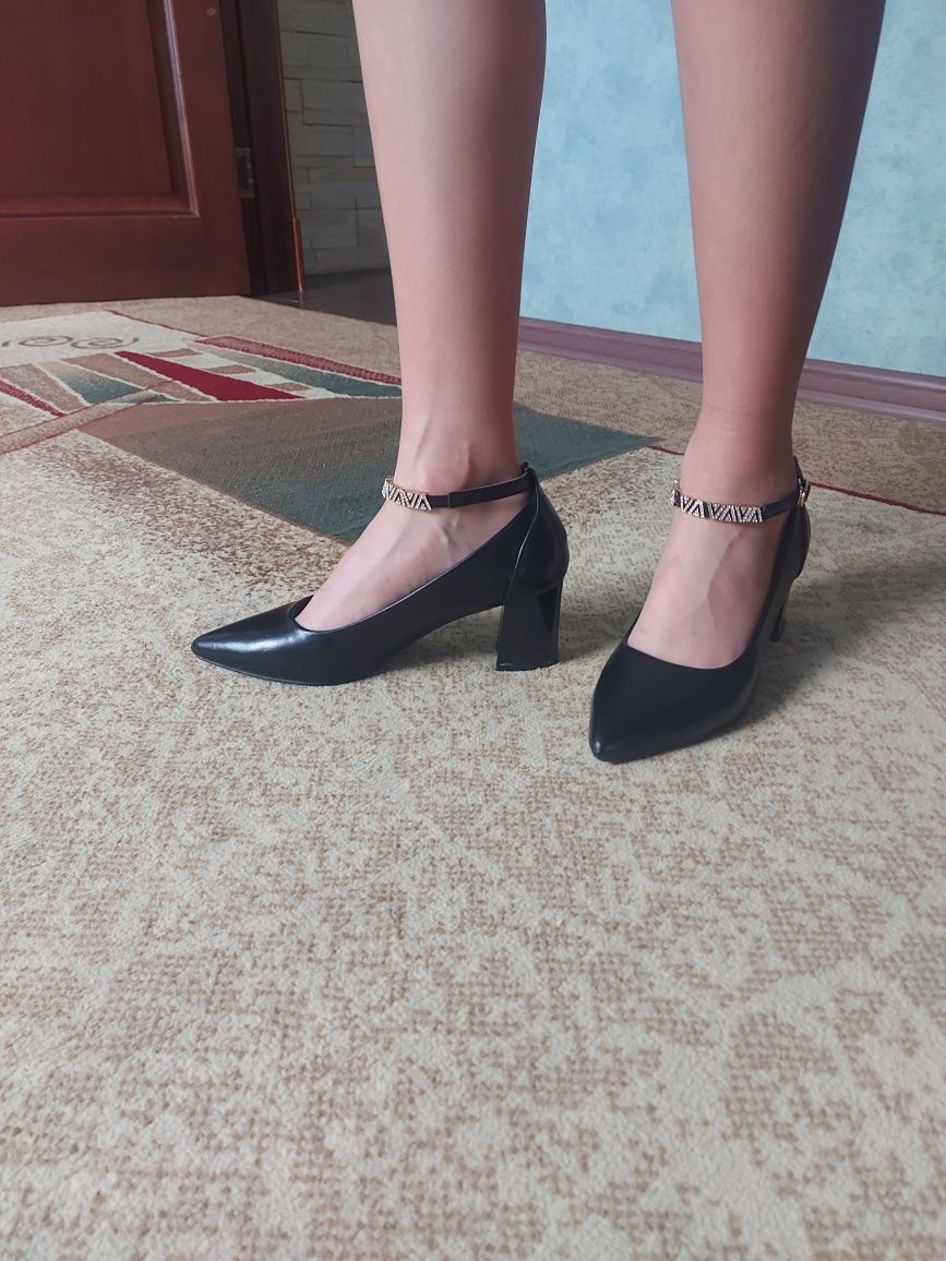Туфли р.37 продам